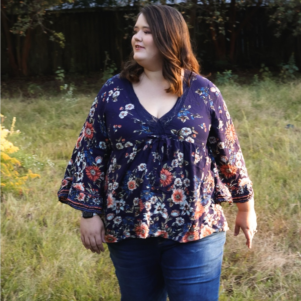 8pm CST Live show $3 and $5 starts